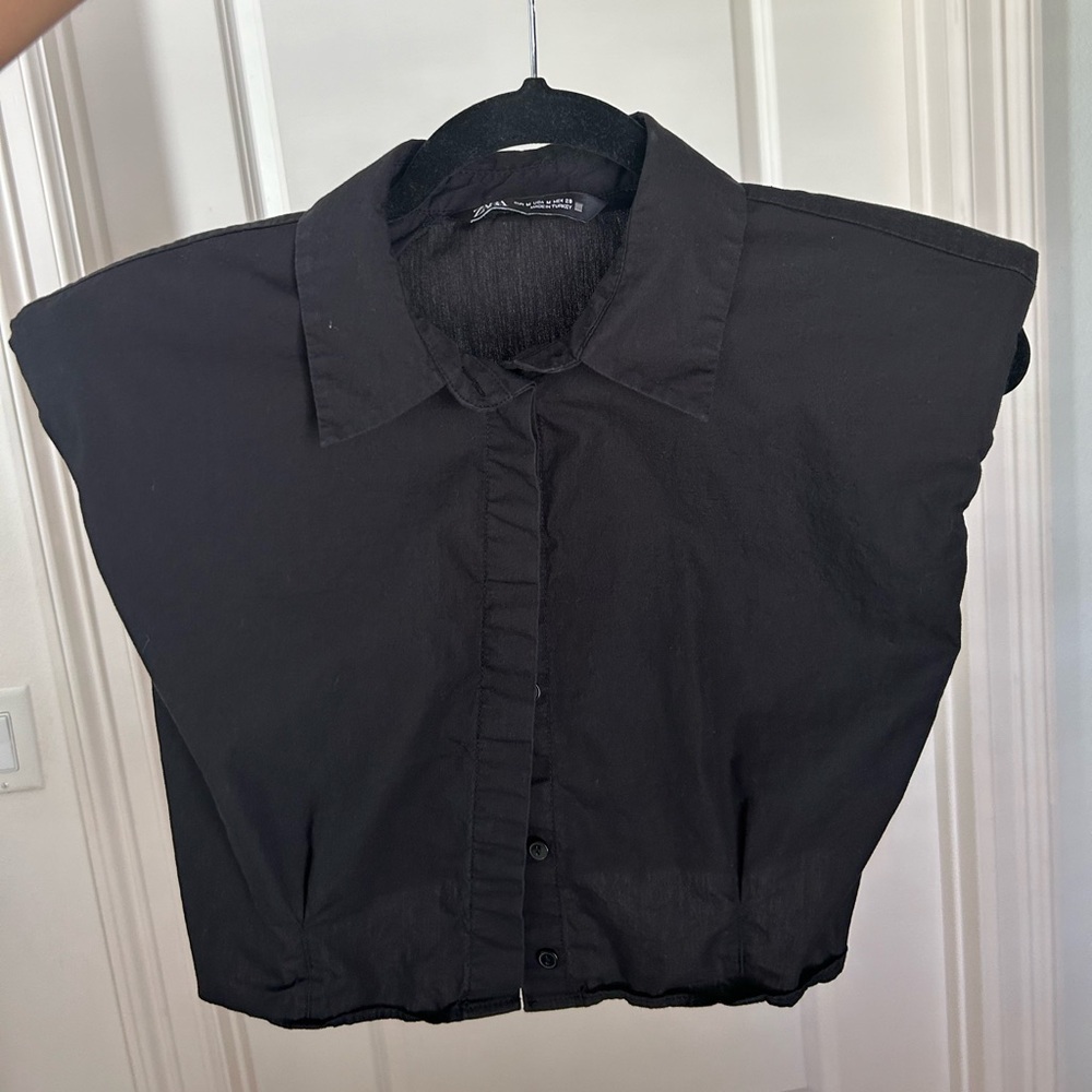 zara cropped button down top with padded shoulders